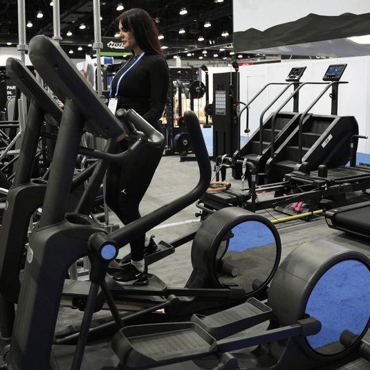 Muscle D Fitness - Commercial Elliptical Trainer - Touch Screen - Cardio - Cross Trainer