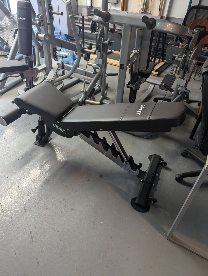 Load image into Gallery viewer, Muscle D Fitness - Sweet Flat / Incline / Decline Adjustable Bench