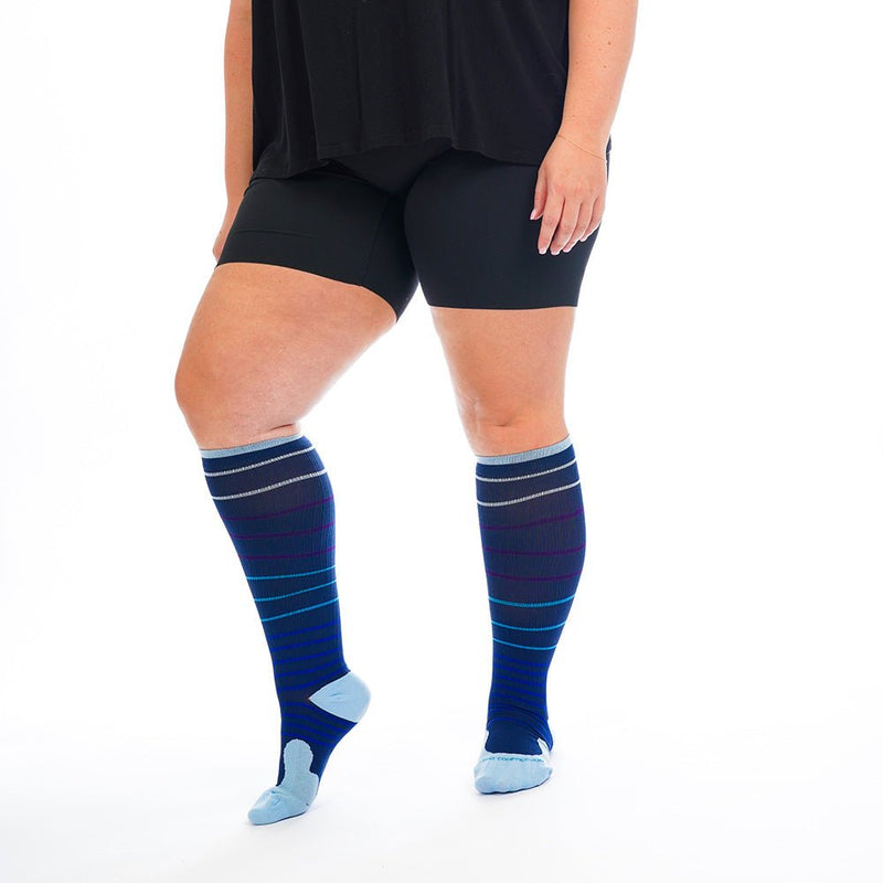 Load image into Gallery viewer, Pro Compression - Marathon Wide-Calf, Navy Blue Lines