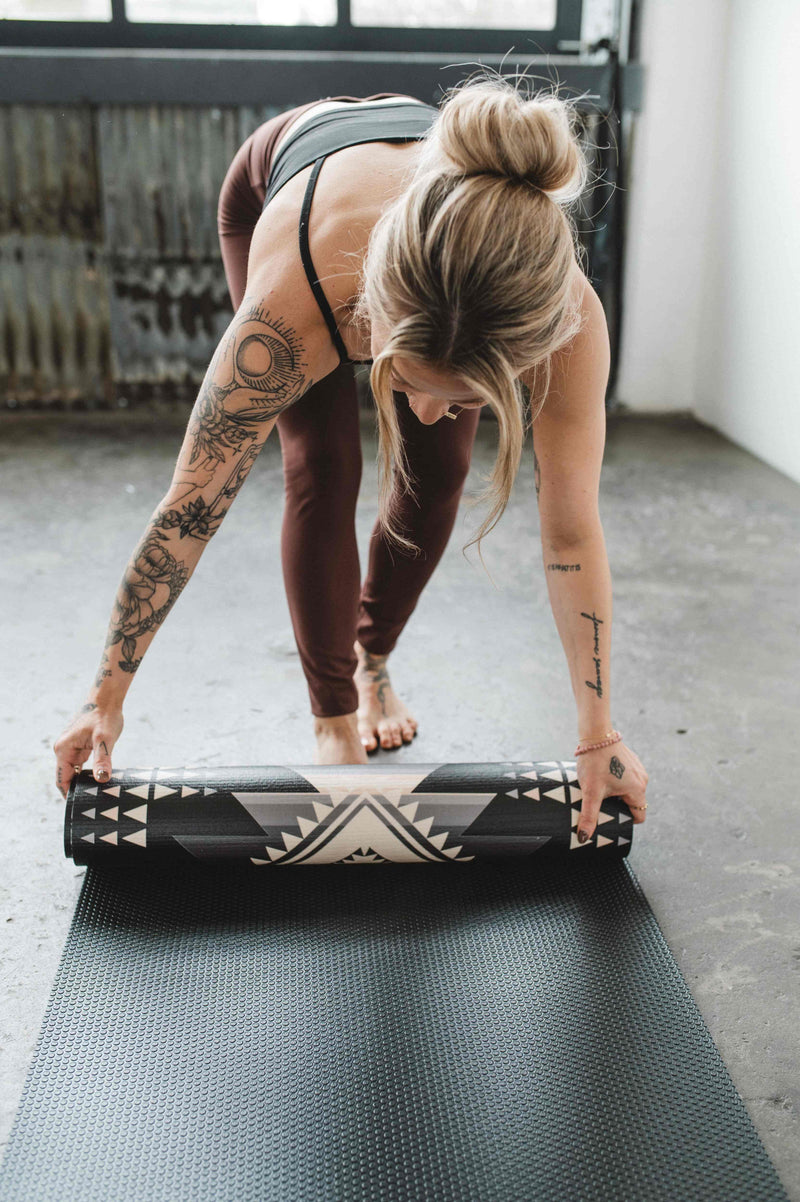 Load image into Gallery viewer, Yune Yoga - Buffalo Hills Shadow 6mm Yoga Mat