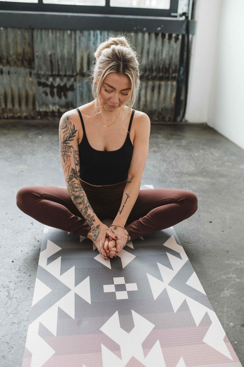 Load image into Gallery viewer, Yune Yoga - Obsidian Ridge 6mm Yoga Mat