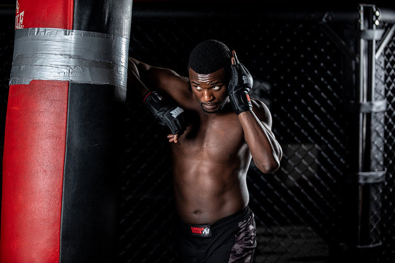 Load image into Gallery viewer, Gorilla Wear - Manton Mma Gloves (With Thumb) - Black/White