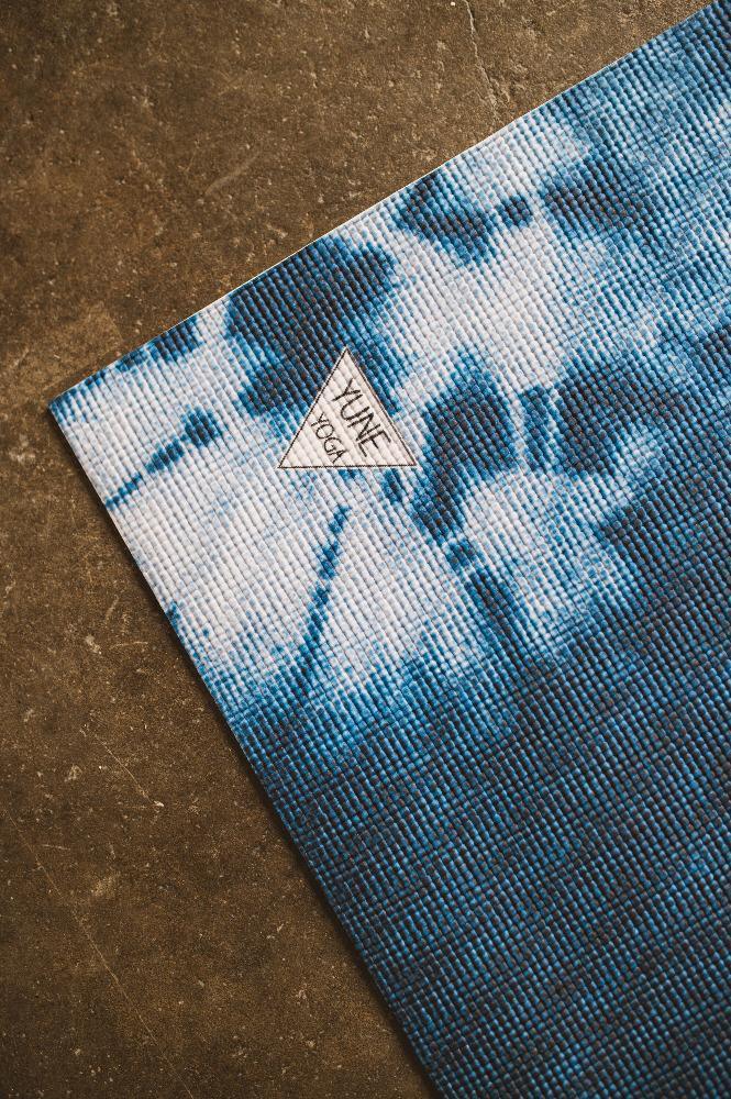 Load image into Gallery viewer, Yune Yoga - Blue Ataraxy Yoga Mat – 6mm Eco-Friendly, Non-Slip & Cushioned | Yune Yoga