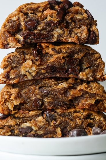 Load image into Gallery viewer, Sweet Addison's - Oatmeal Chocolate Chip Cookies