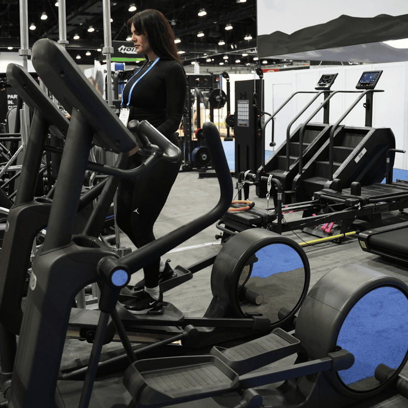 Load image into Gallery viewer, Muscle D Fitness - Commercial Elliptical Trainer - Touch Screen - Cardio - Cross Trainer
