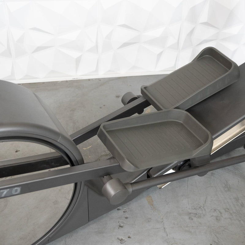 Load image into Gallery viewer, Muscle D Fitness - Commercial Elliptical Trainer - LED Screen - Cardio Machine - Standalone
