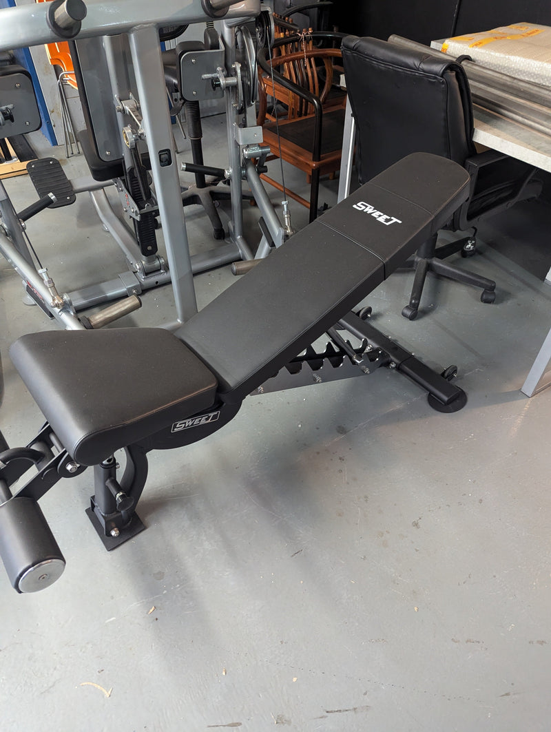 Load image into Gallery viewer, Muscle D Fitness - Sweet Flat / Incline / Decline Adjustable Bench
