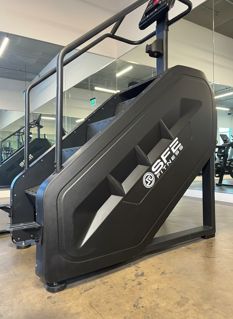Load image into Gallery viewer, SFE - Stepmill Pro (Stairmaster) w/ Revolving Steps and Performance Monitor (New)
