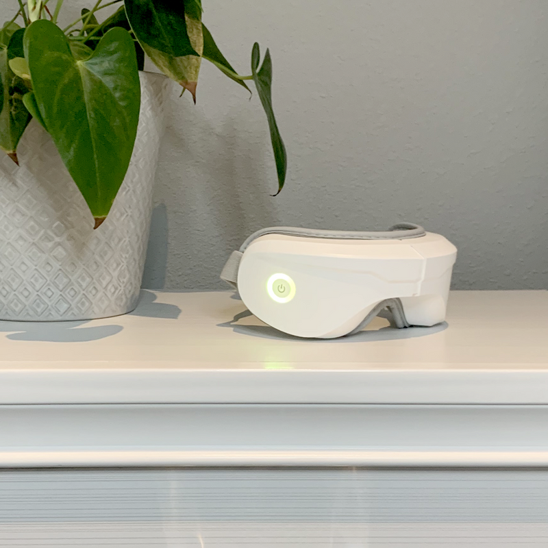 Load image into Gallery viewer, iReliev - Relaxable Eye Massager with Heat
