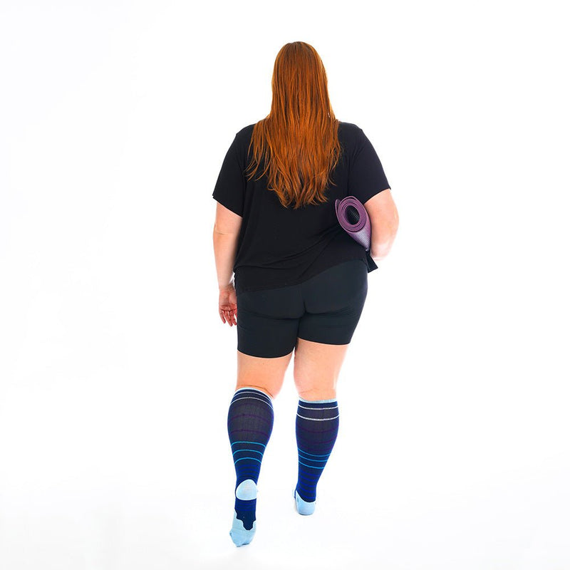 Load image into Gallery viewer, Pro Compression - Marathon Wide-Calf, Navy Blue Lines
