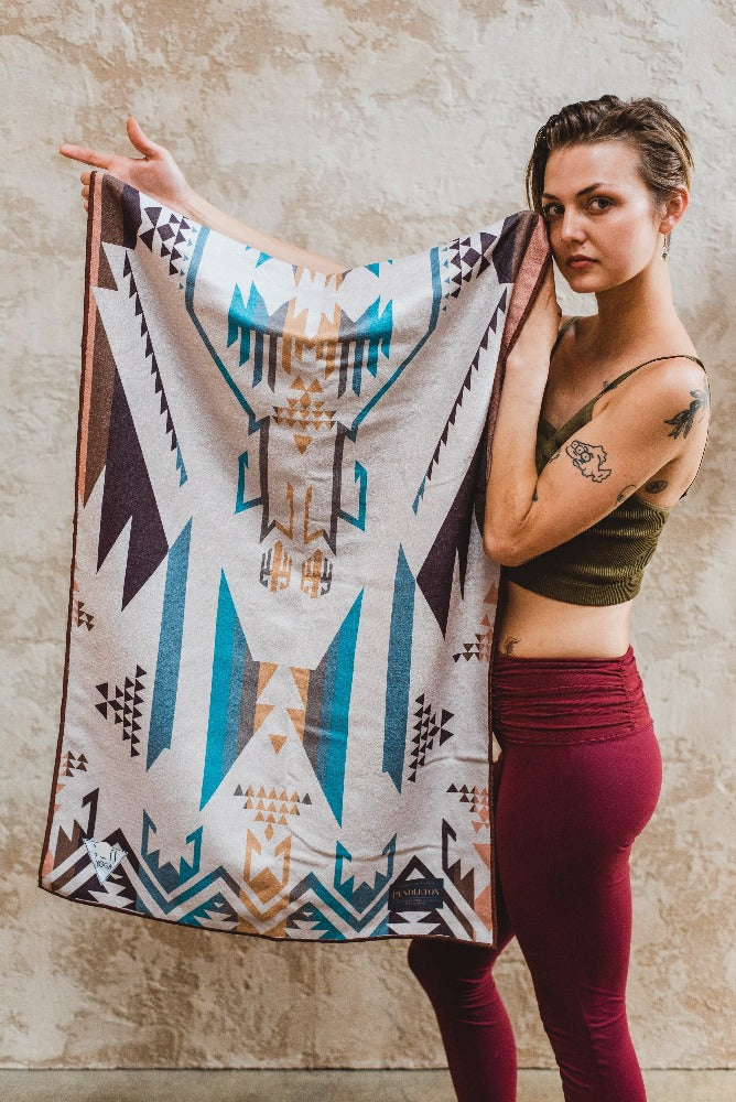 Load image into Gallery viewer, Yune Yoga - Yoga Towel Pendleton White Sands

