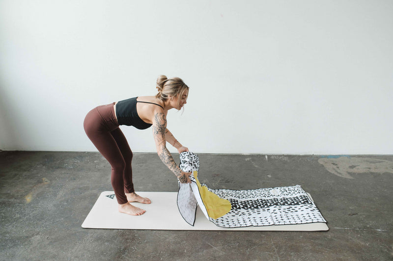 Load image into Gallery viewer, Yoga Towel | Non Slip Silicon Nubs | Absorbent Microfiber | White Black | Yune Yoga | The Jagger

