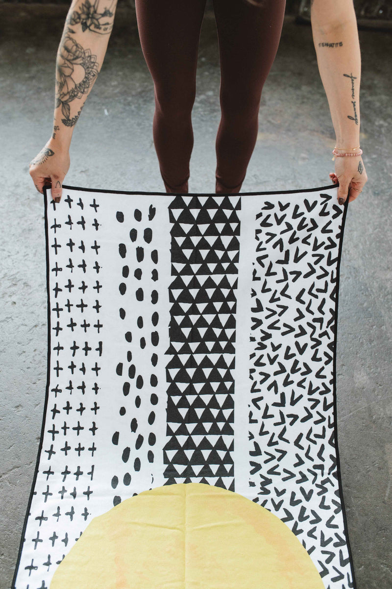 Load image into Gallery viewer, Yoga Towel | Non Slip Silicon Nubs | Absorbent Microfiber | White Black | Yune Yoga | The Jagger
