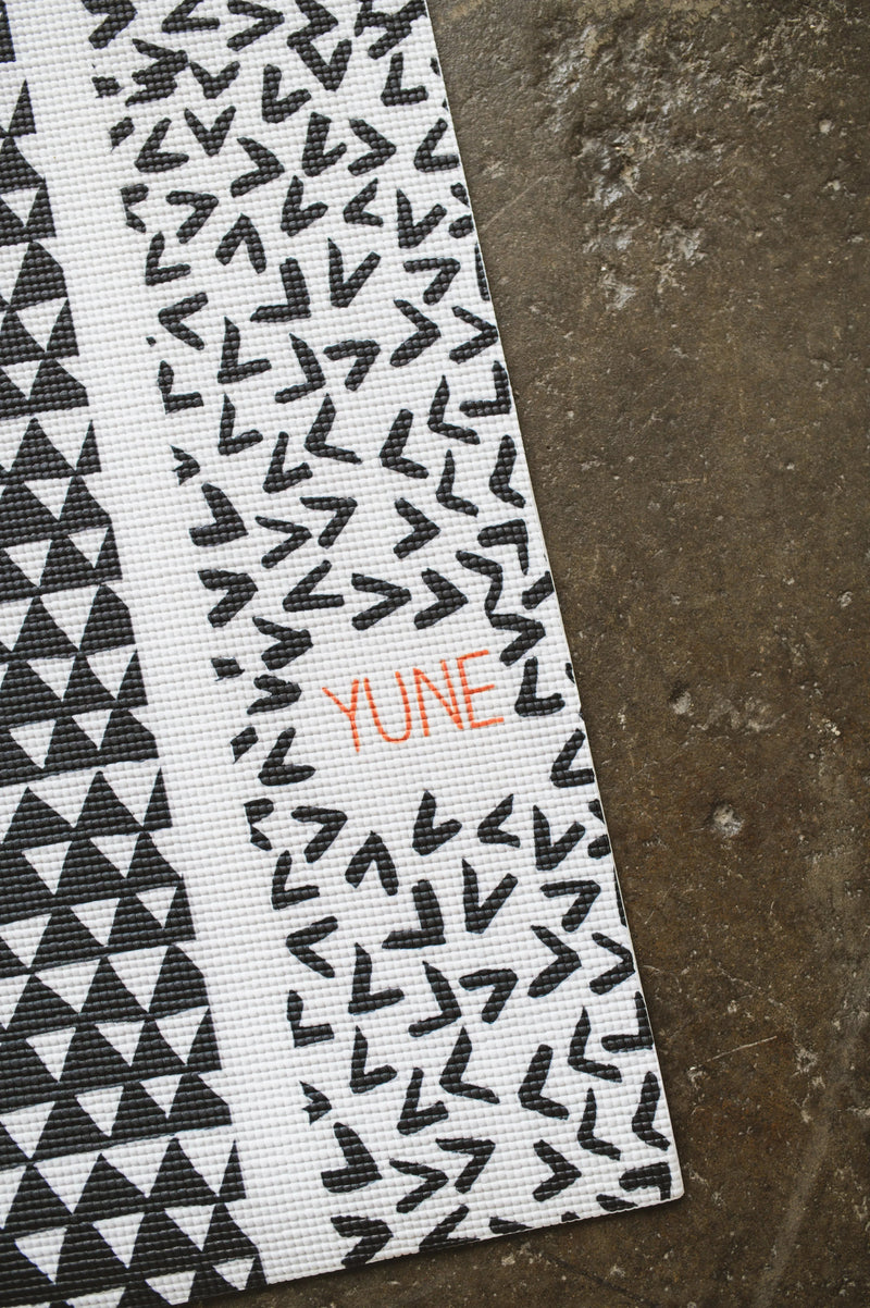 Load image into Gallery viewer, Yune Yoga - Yoga Mat | 6mm Thick | Black White | Non-Slip | Eco Friendly | Yune Yoga | Bowie
