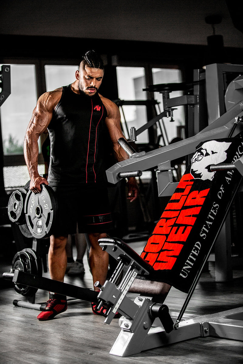 Load image into Gallery viewer, Functional Gym Towel - Black/Red
