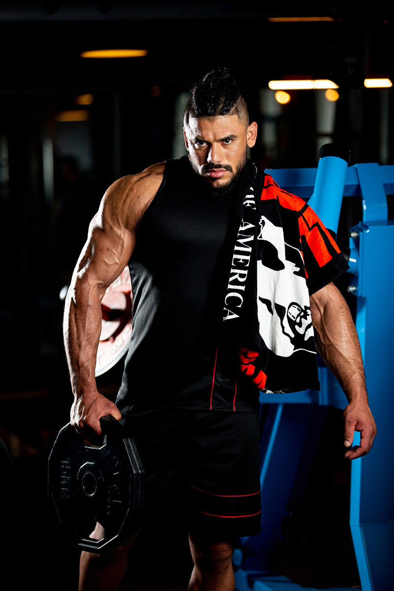 Load image into Gallery viewer, Classic Gym Towel - Black/Red
