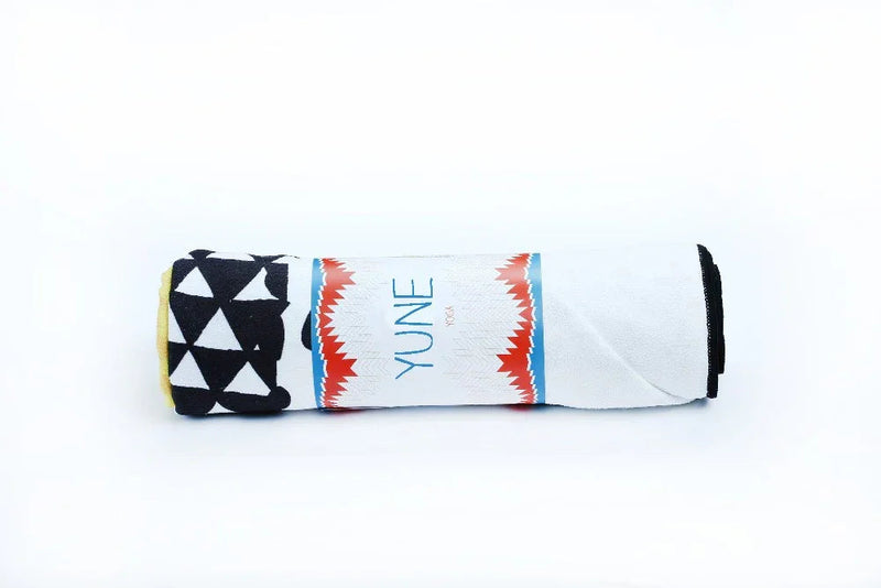 Load image into Gallery viewer, Yune Yoga - Yoga Towel | Non Slip Silicon Nubs | Absorbent Microfiber | White Black | Yune Yoga | The Jagger
