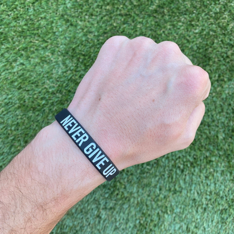 Load image into Gallery viewer, Elite Athletic Gear - Never give up Wristband
