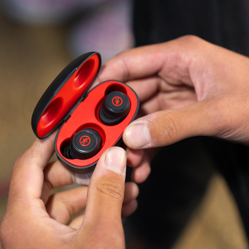 Load image into Gallery viewer, Pearls Earbuds with Rechargeable Case
