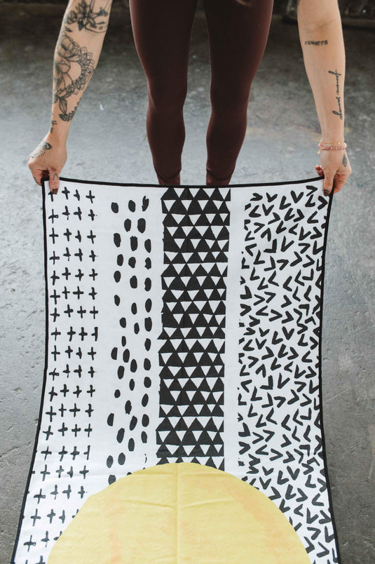 Yune Yoga - Yoga Towel | Non Slip Silicon Nubs | Absorbent Microfiber | White Black | Yune Yoga | The Jagger