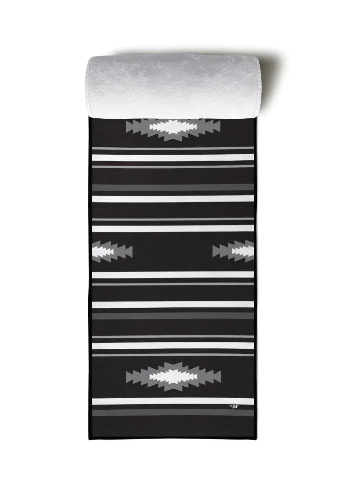 Load image into Gallery viewer, Yune Yoga - Yoga Towel Dark Suzy
