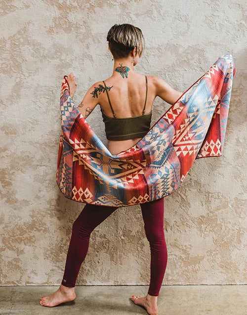 Load image into Gallery viewer, Yune Yoga - Yoga Towel | Lightweight | Turquoise | Silicon Non Slip Nubs | Microfiber | Yune Yoga | Harding Black
